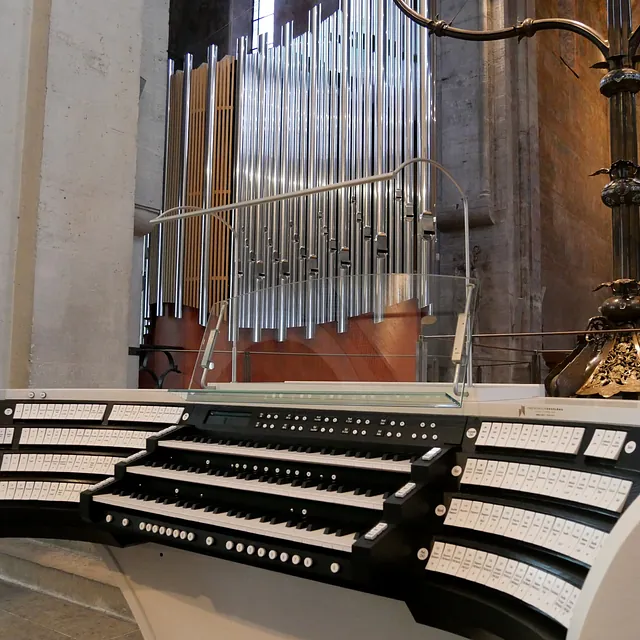 Orgelspieltisch der Chororgel im Braunschweiger Dom