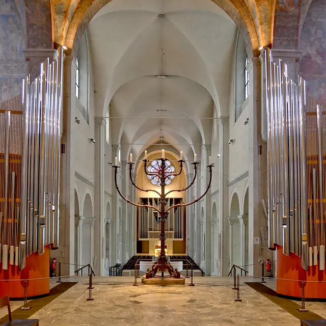 Blick vom Hohen Chor ins Mittelschiff des Braunschweiger Doms
