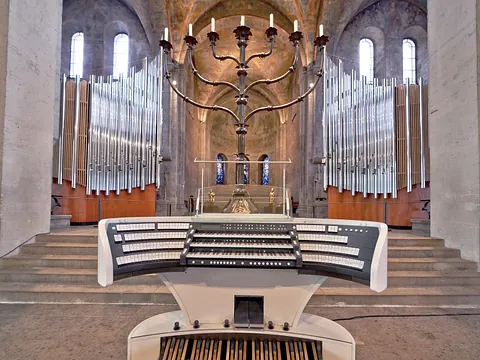 Blick in Richtung Hoher Chor miot Chororgel im Braunschweiger Dom
