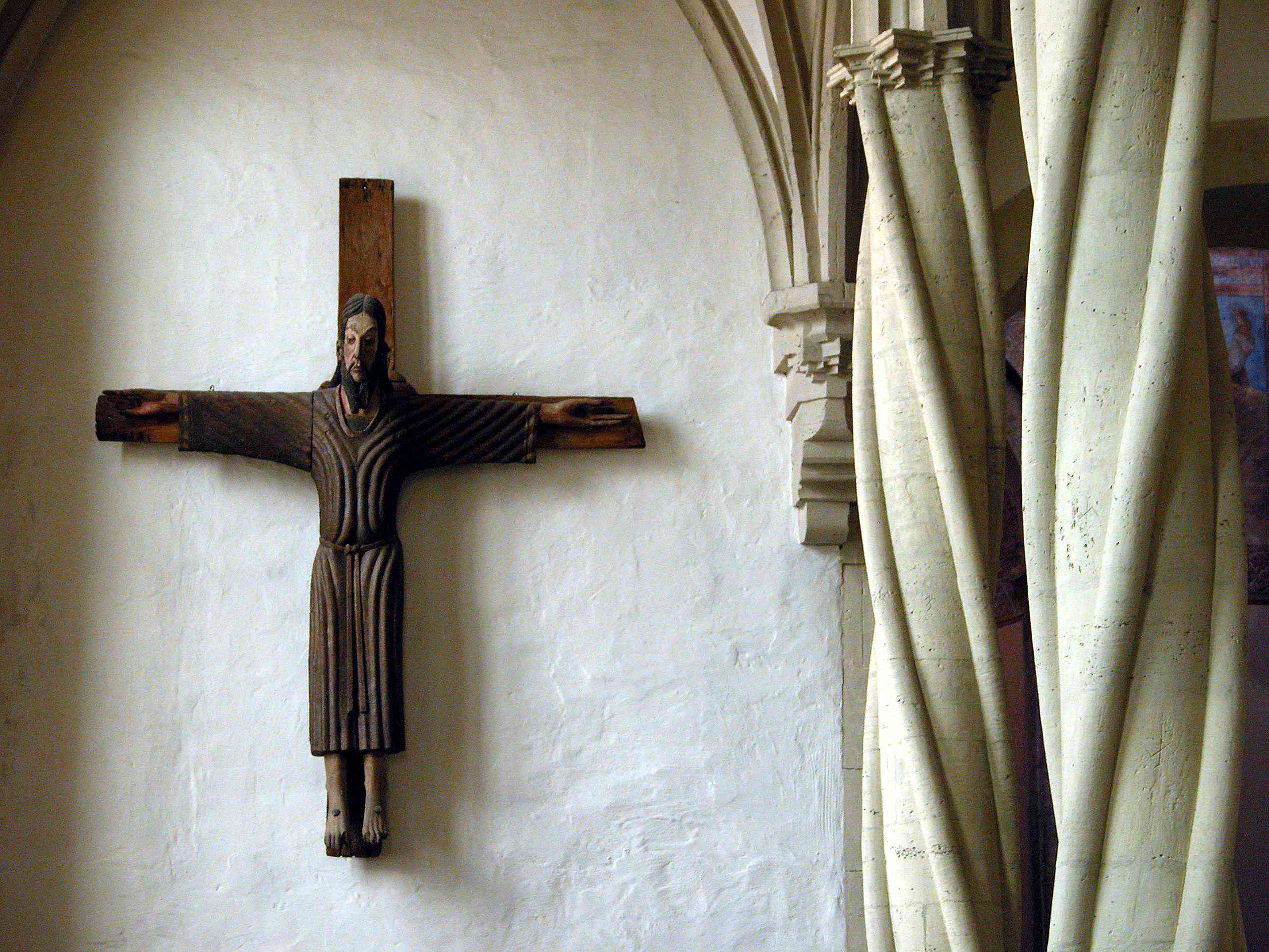 Blick auf das Imervard-Kreuz im Braunschweiger Dom
